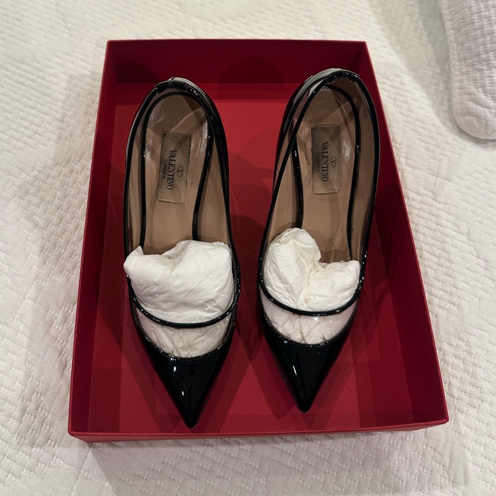 Valentino Black Patent Leather Heels with Removable Bow (Size 35)
